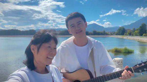 北京供卵生的孩子_母亲确诊癌症后，儿子带她“唱游中国”